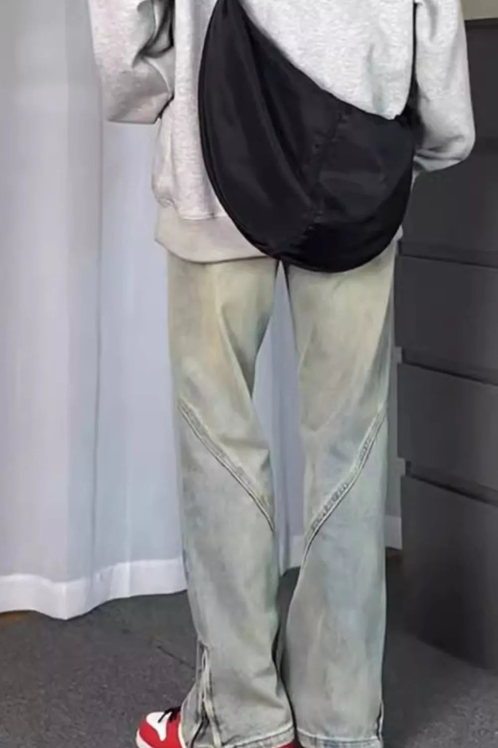 Light wash wide-leg stretch jeans, diagonal seam accents and relaxed leg