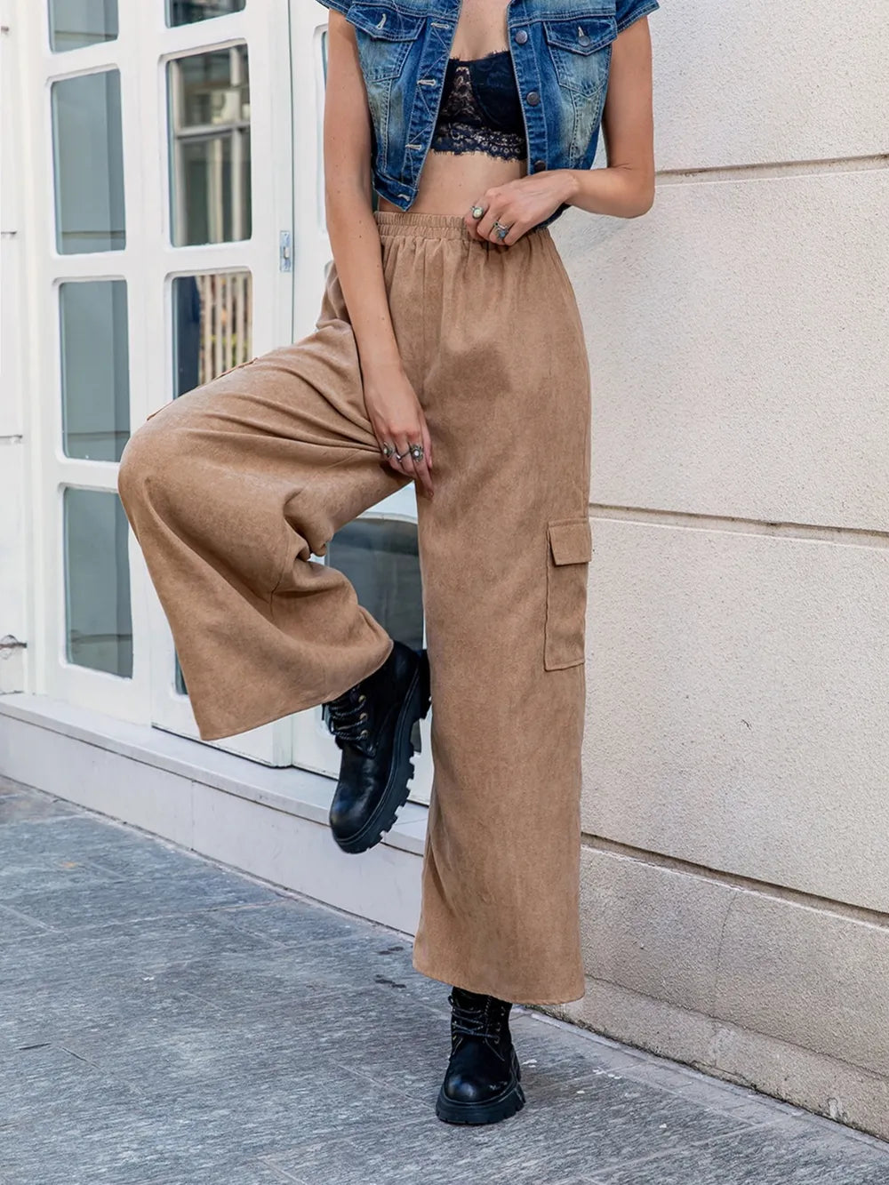 Camel wide-leg pants detail: elastic waist and side pocket, soft fabric look.