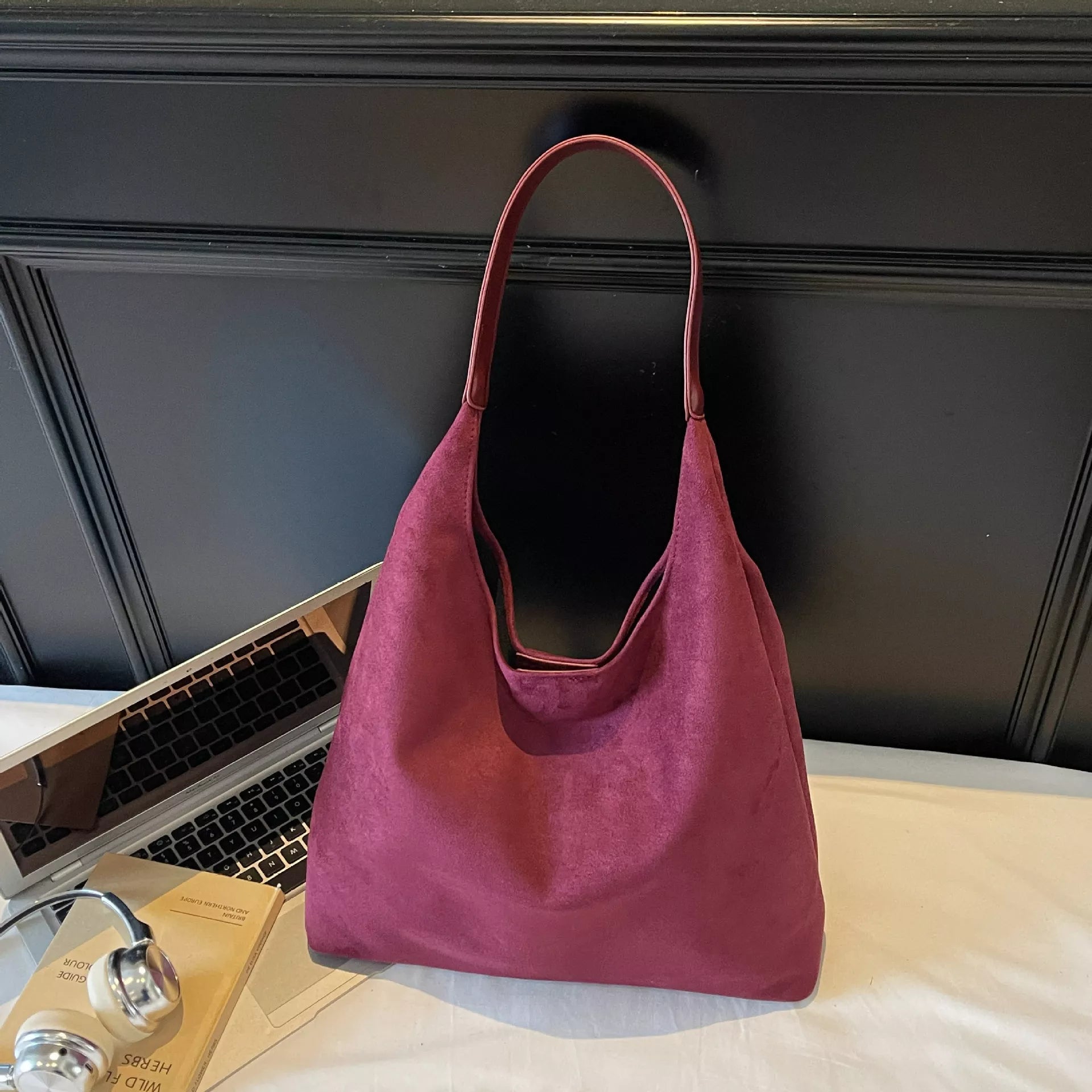 Wine red shoulder bag with wide handle and open top