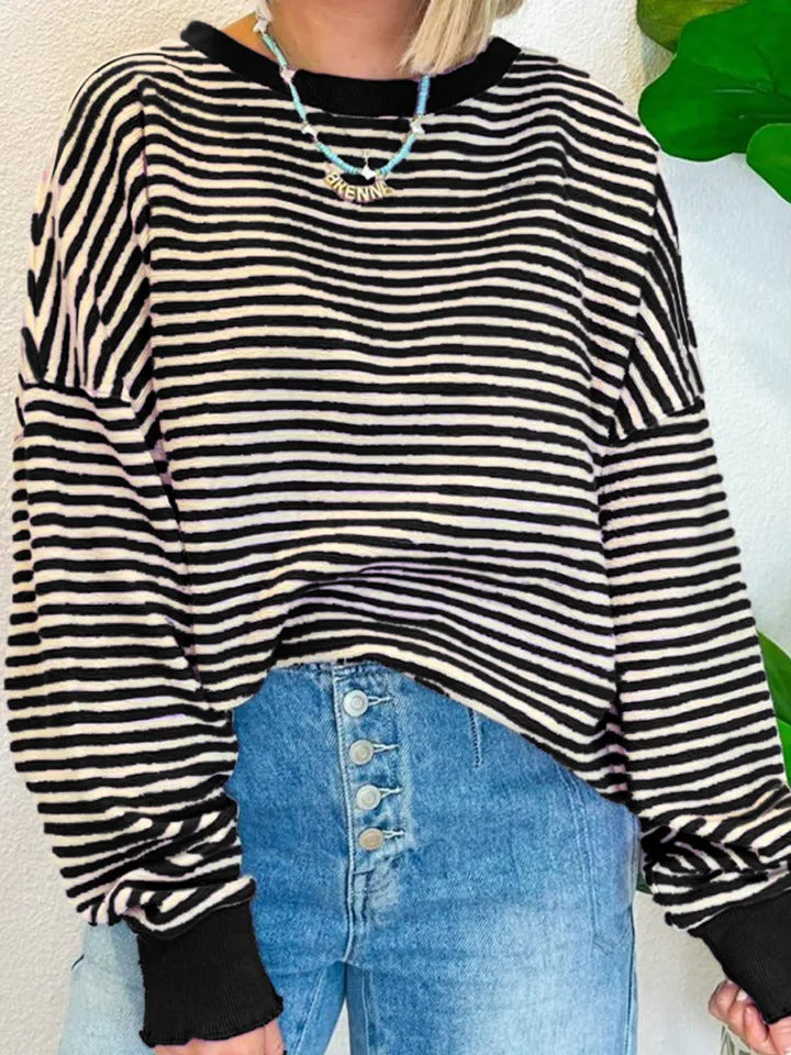 Black-and-white striped long-sleeve sweatshirt with round neck and relaxed fit