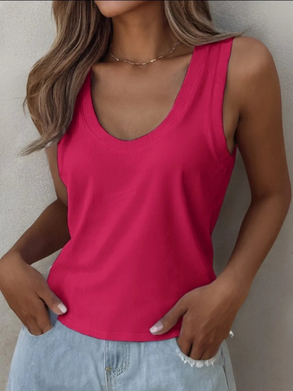 Magenta solid scoop neck tank top, sleeveless knit with scoop neckline