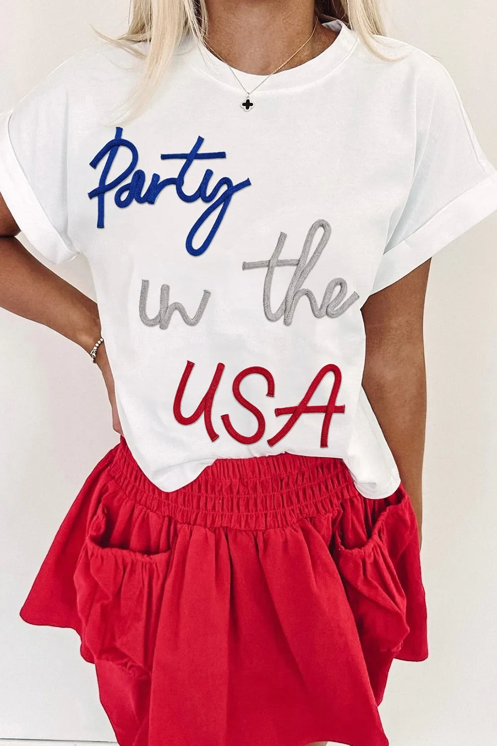 White round-neck short-sleeve T-shirt, 'Party in the USA' front print