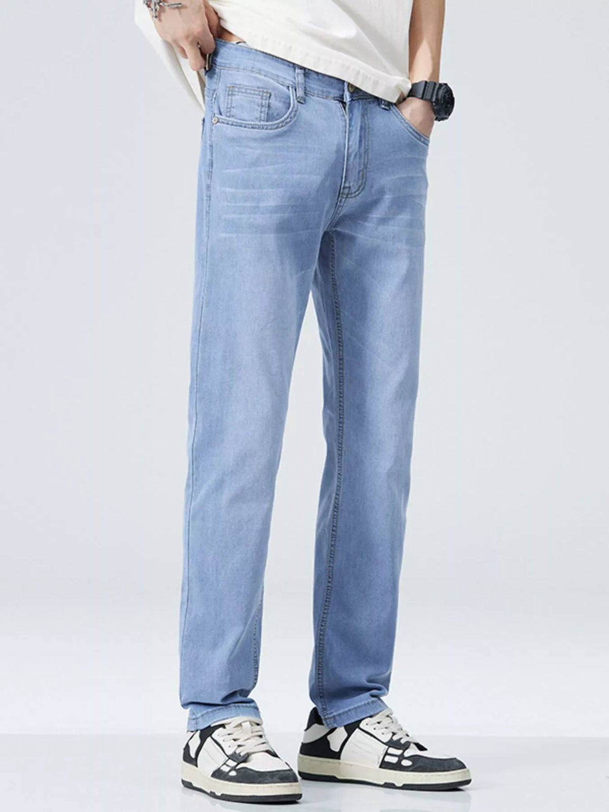 Men’s washed stretch straight-fit jeans, light blue, front pockets with straight leg opening
