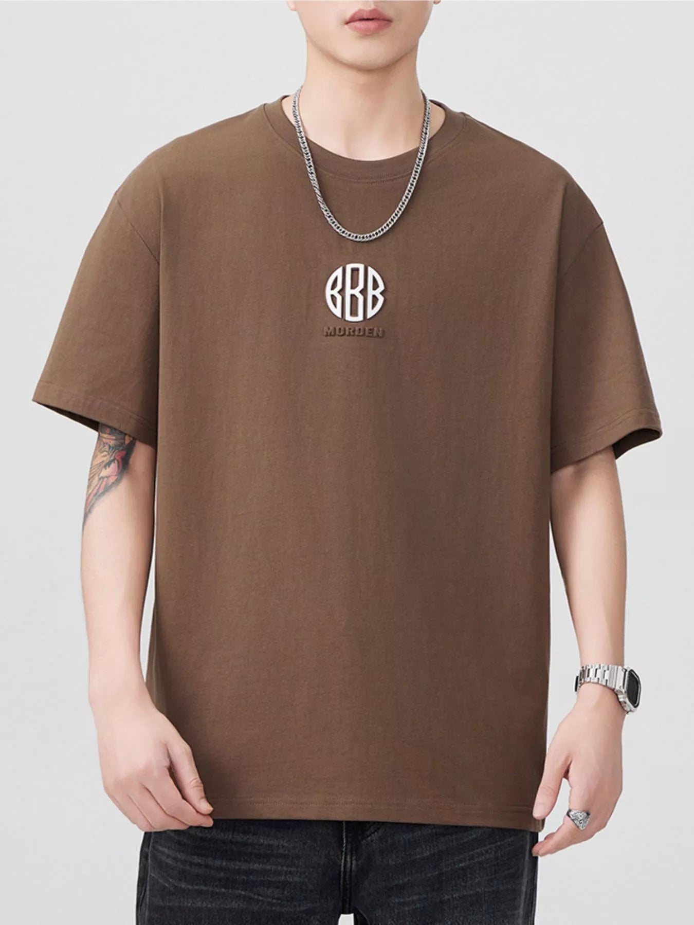 Brown men's plus size round-neck short-sleeve T-shirt with chest logo