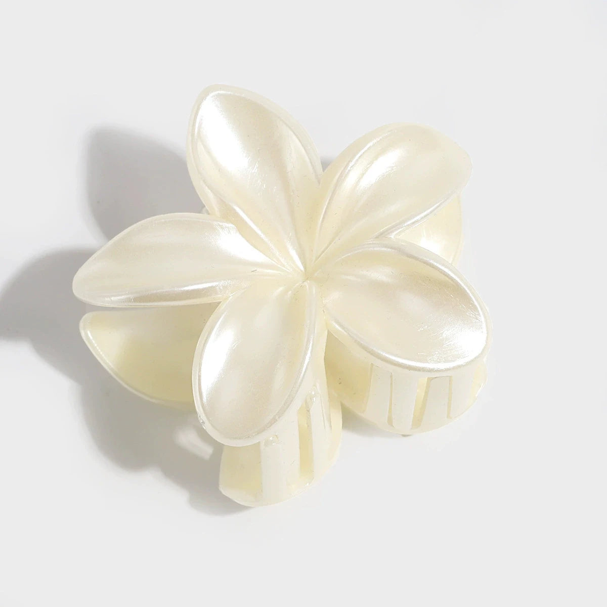 White flower hair claw clip with glossy five-petal design and plastic barrette back