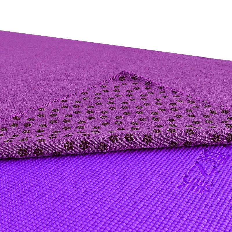 Non-Slip Yoga Towel Cedar & Moore, purple with paw-print border, 183x63cm, sweat-absorbent
