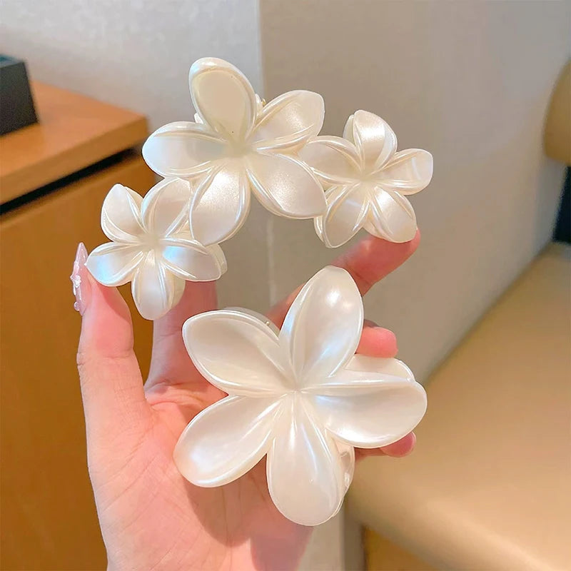 Pearl white flower hair claw clips, three-piece set