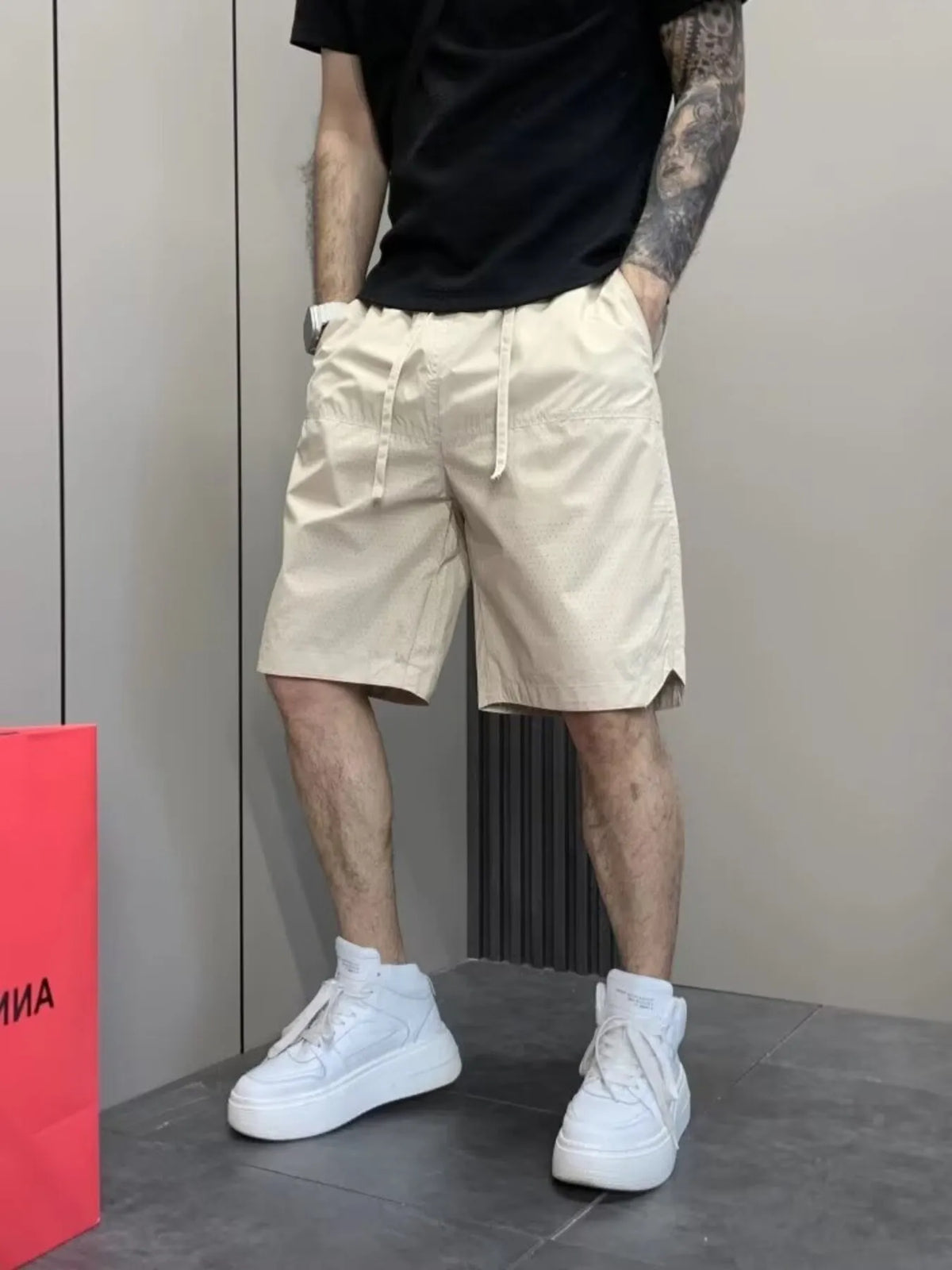 Khaki relaxed fit wide-leg drawstring shorts, side pockets and stitched hem