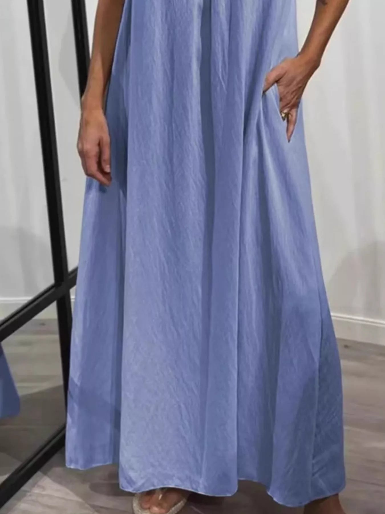 Plus-size blue maxi dress with pockets, flowing fabric and ankle-length hem