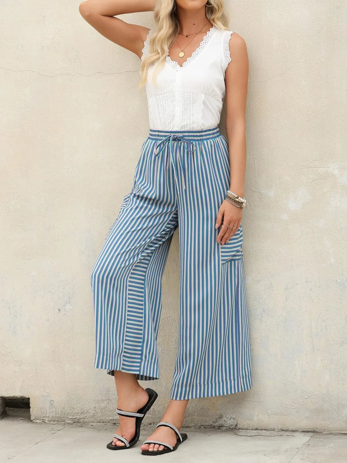 Contrast striped wide-leg pants in light blue with elastic waist and patch pockets