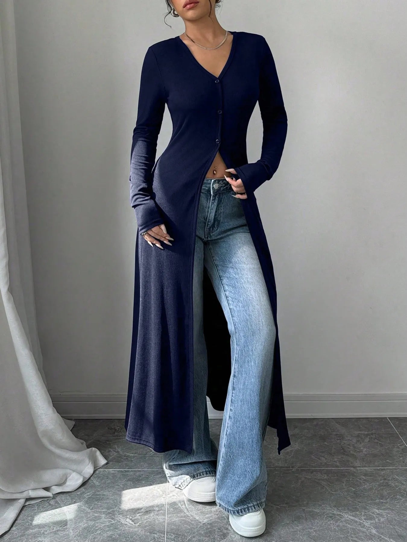 Longline V-neck button-front cardigan in dark blue, long sleeves and side slits