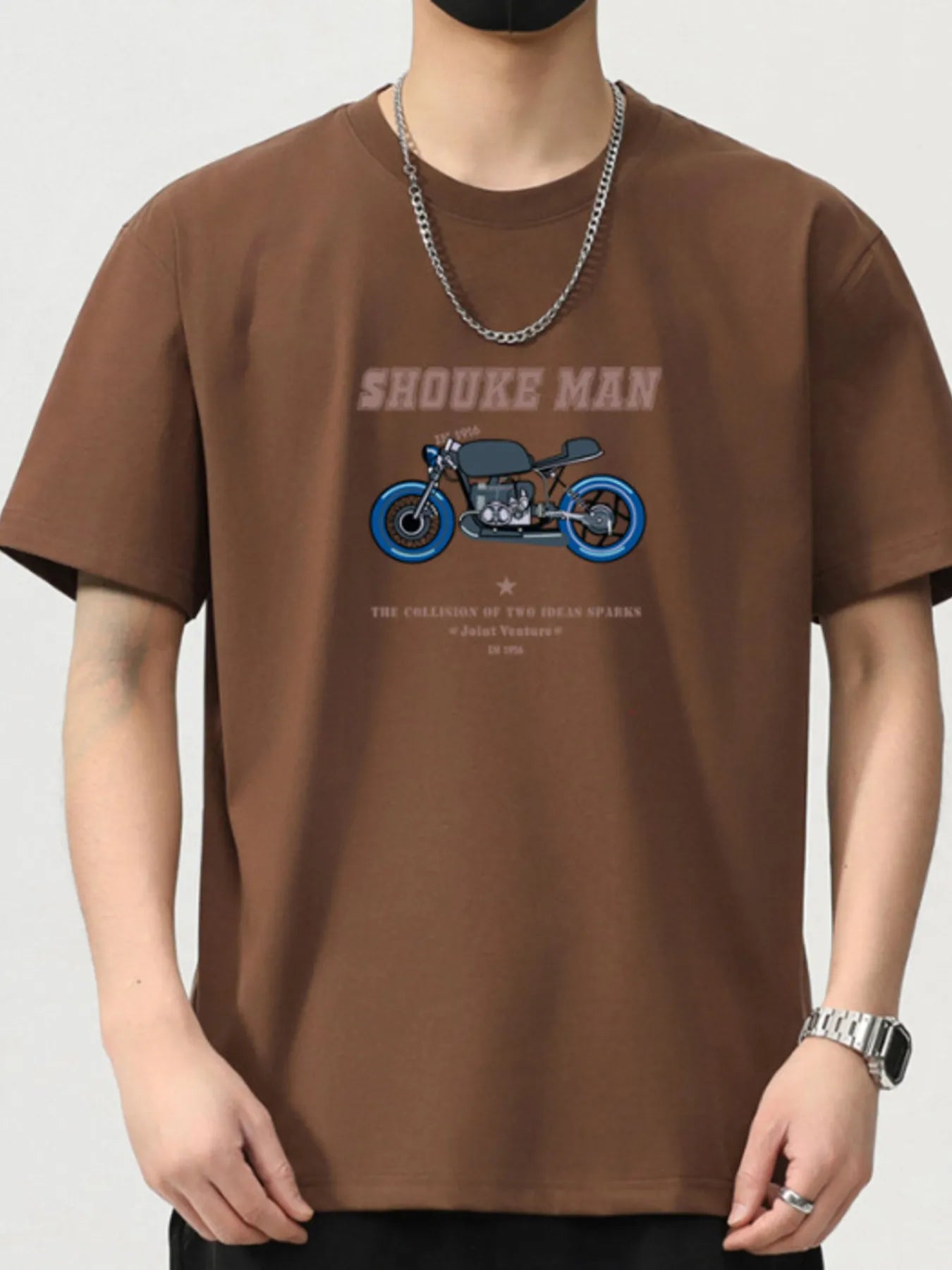 Men's brown graphic round-neck short-sleeve T-shirt with motorcycle print