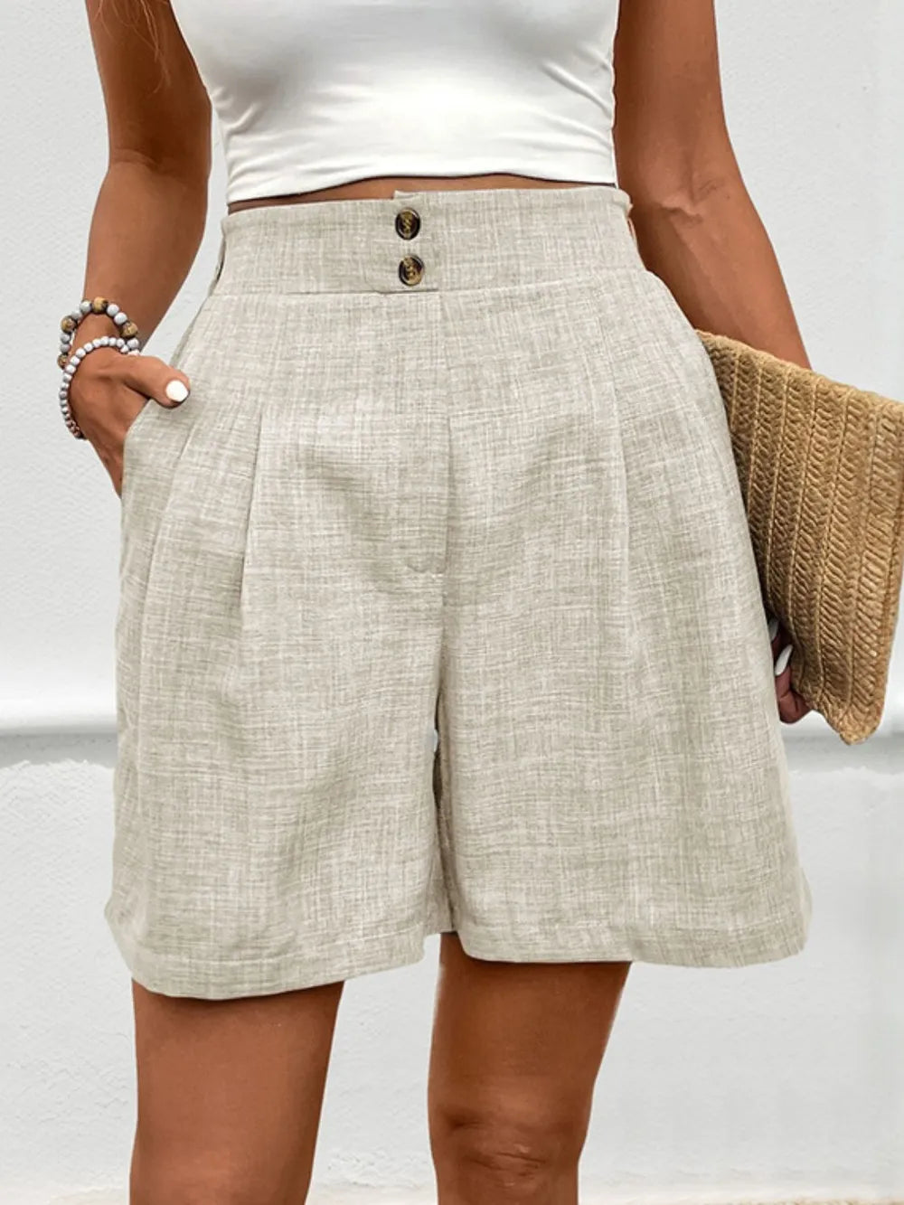 Frill shorts with pockets in light beige, button front and pleated waist