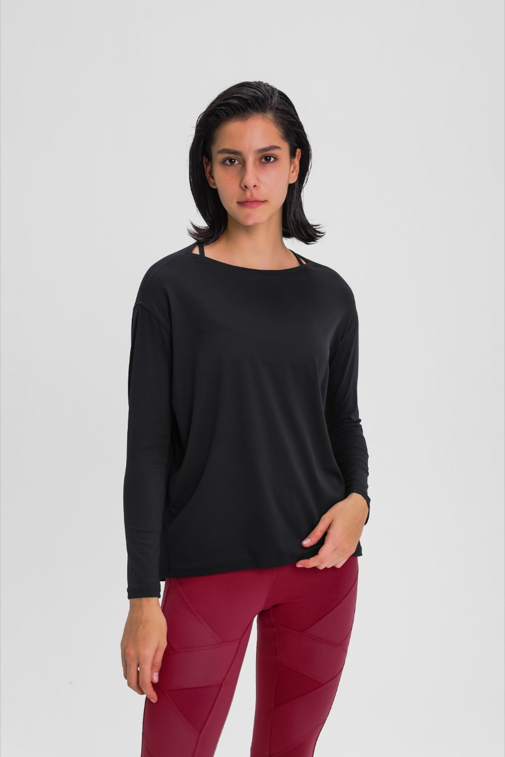 Loose fit active top in black, long sleeves with relaxed fit and rounded neckline.