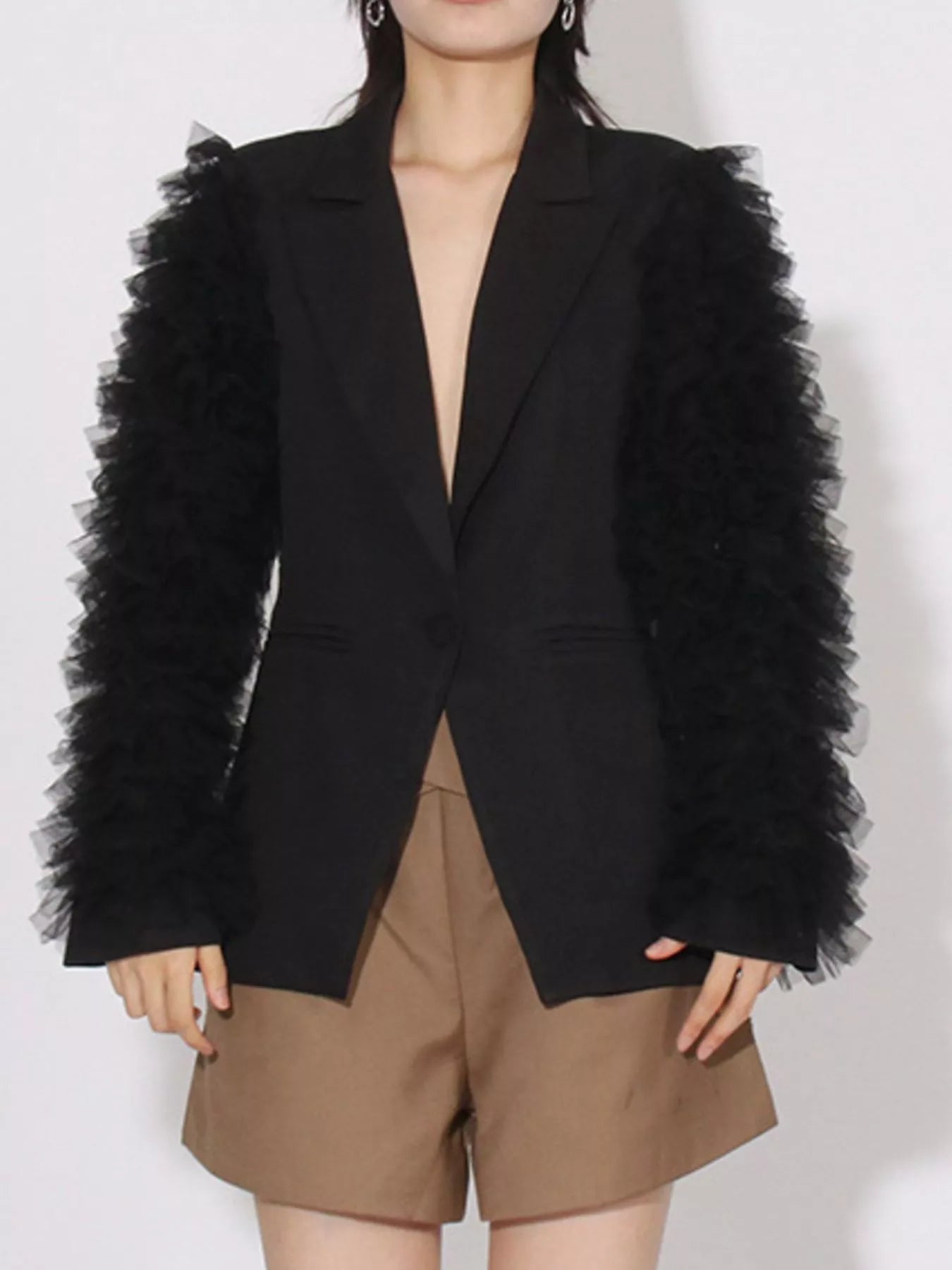 Black one-button blazer with long sleeves and fluffy tulle sleeve trim
