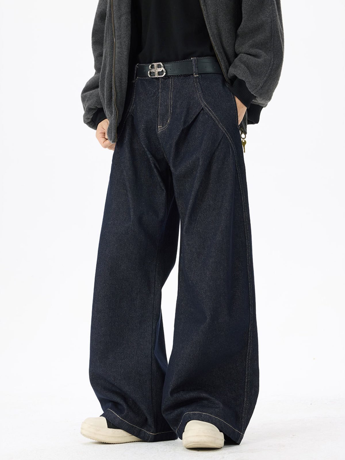 Mens wide-leg jeans in dark wash with front pockets and oversized straight legs