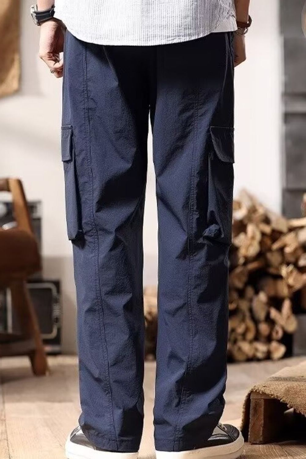 Men's relaxed fit cargo pants, dark blue with leg cargo pockets and drawstring hem