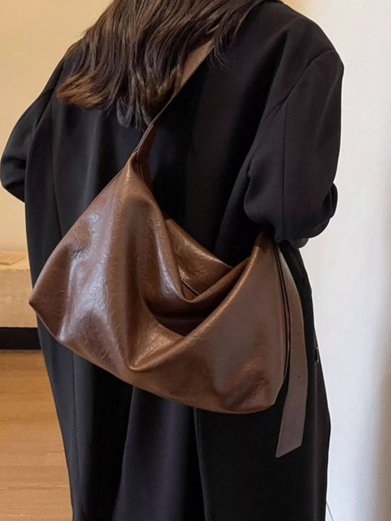 Adjustable Strap Shoulder Bag in brown PU leather, large size
