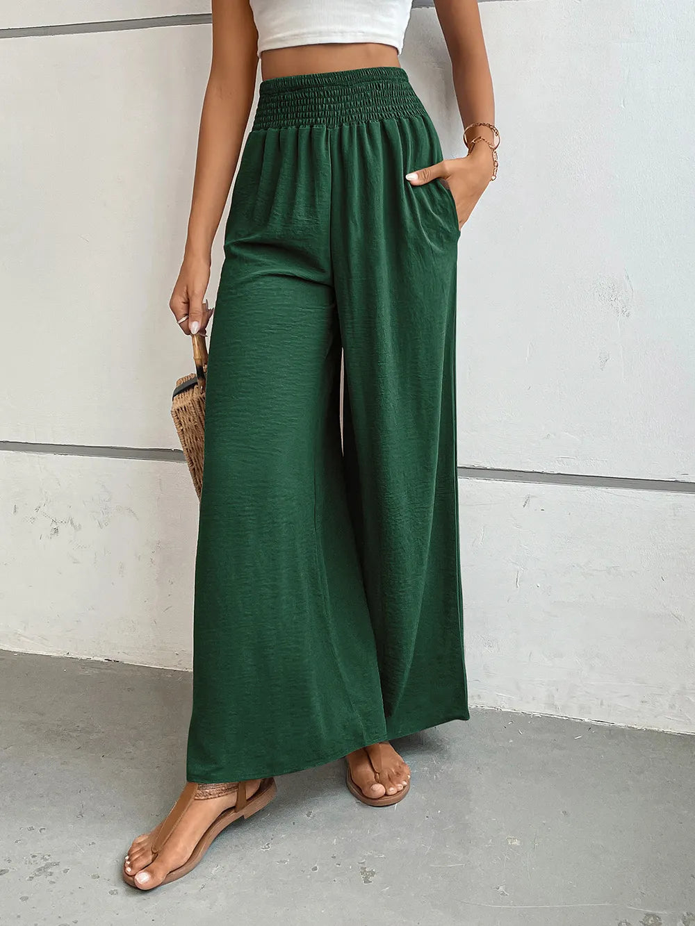 Wide-leg pants in dark green with elastic waistband and flowy wide legs