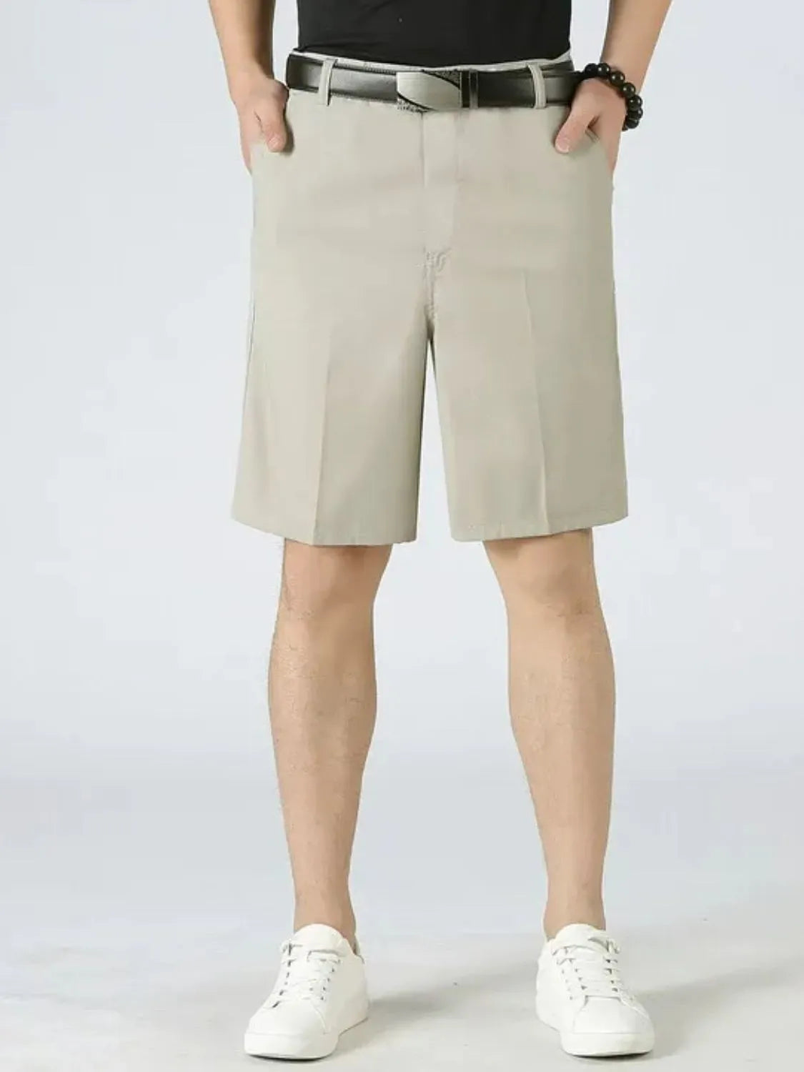 Loose-fit pocketed shorts, light gray with belt loops and front crease