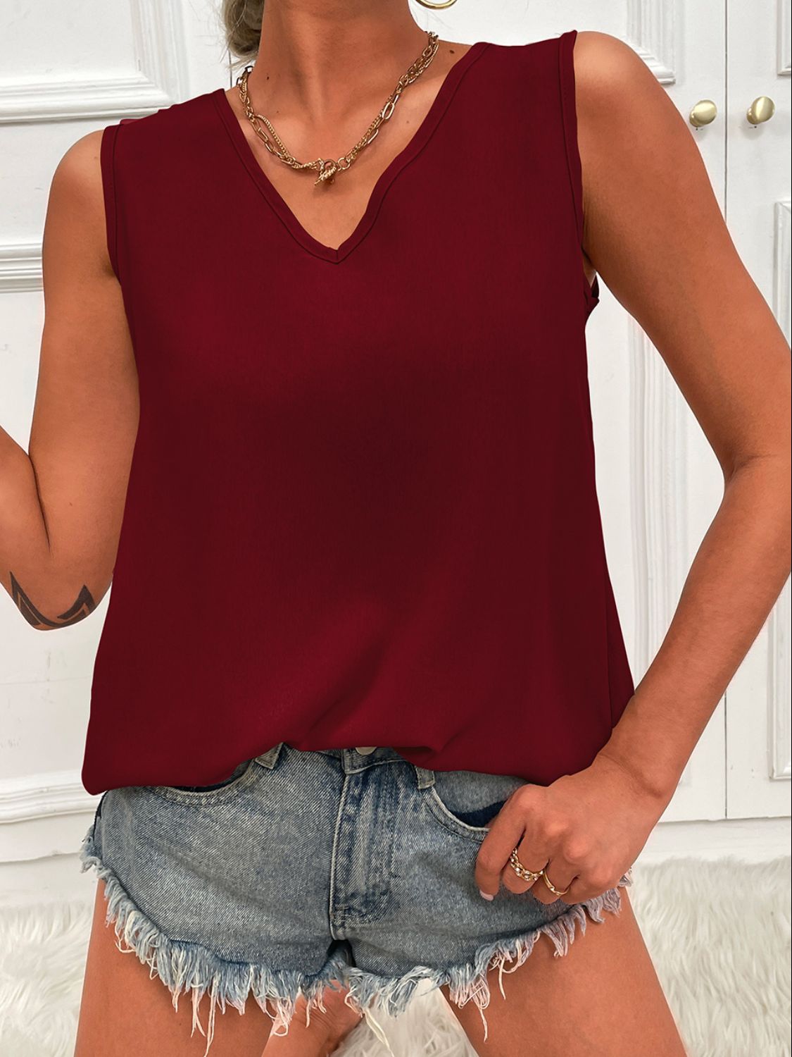 Burgundy V-neck sleeveless tunic tank with curved hemline