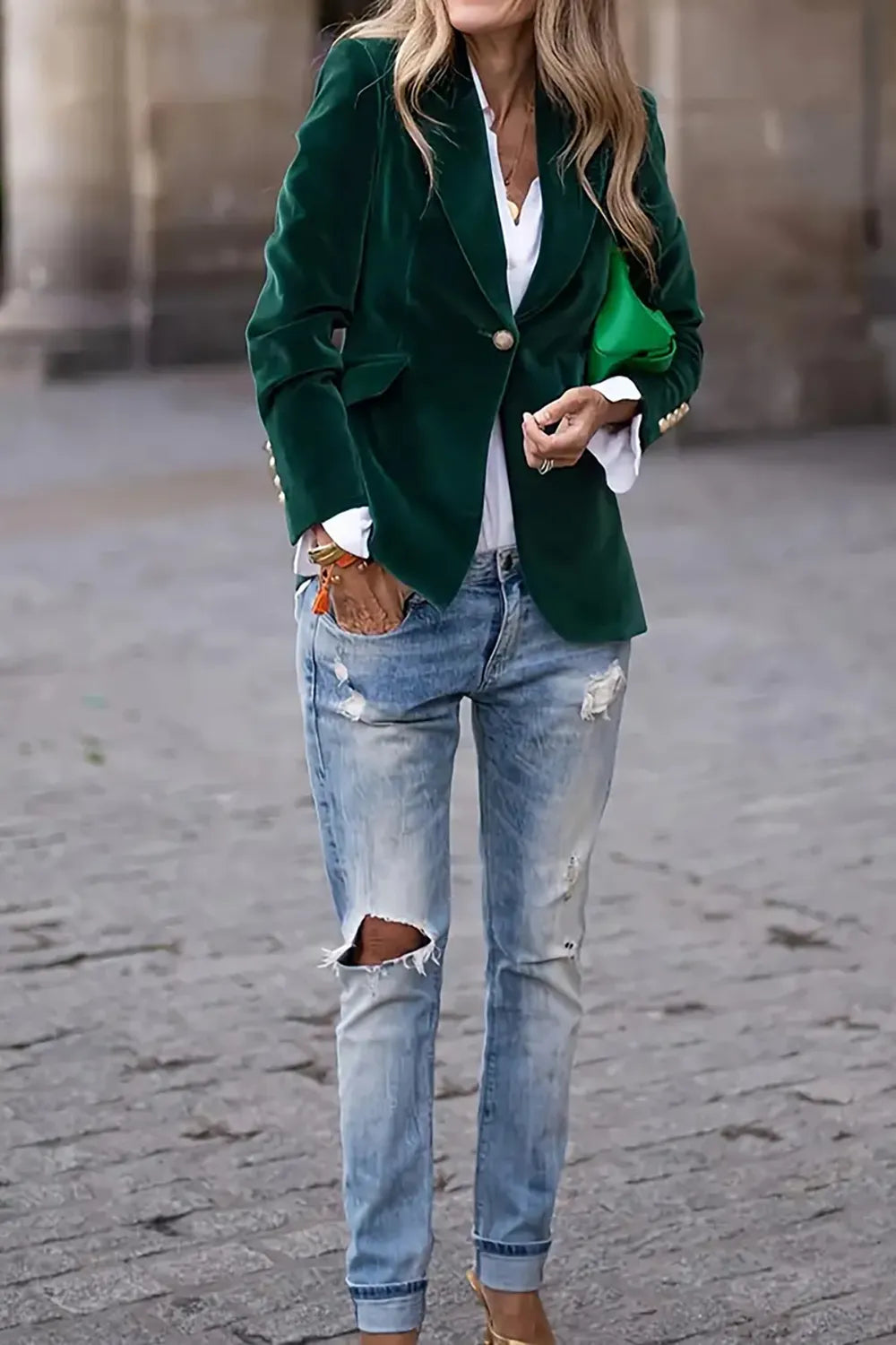 Green one-button lapel long-sleeve blazer with front button closure and pockets