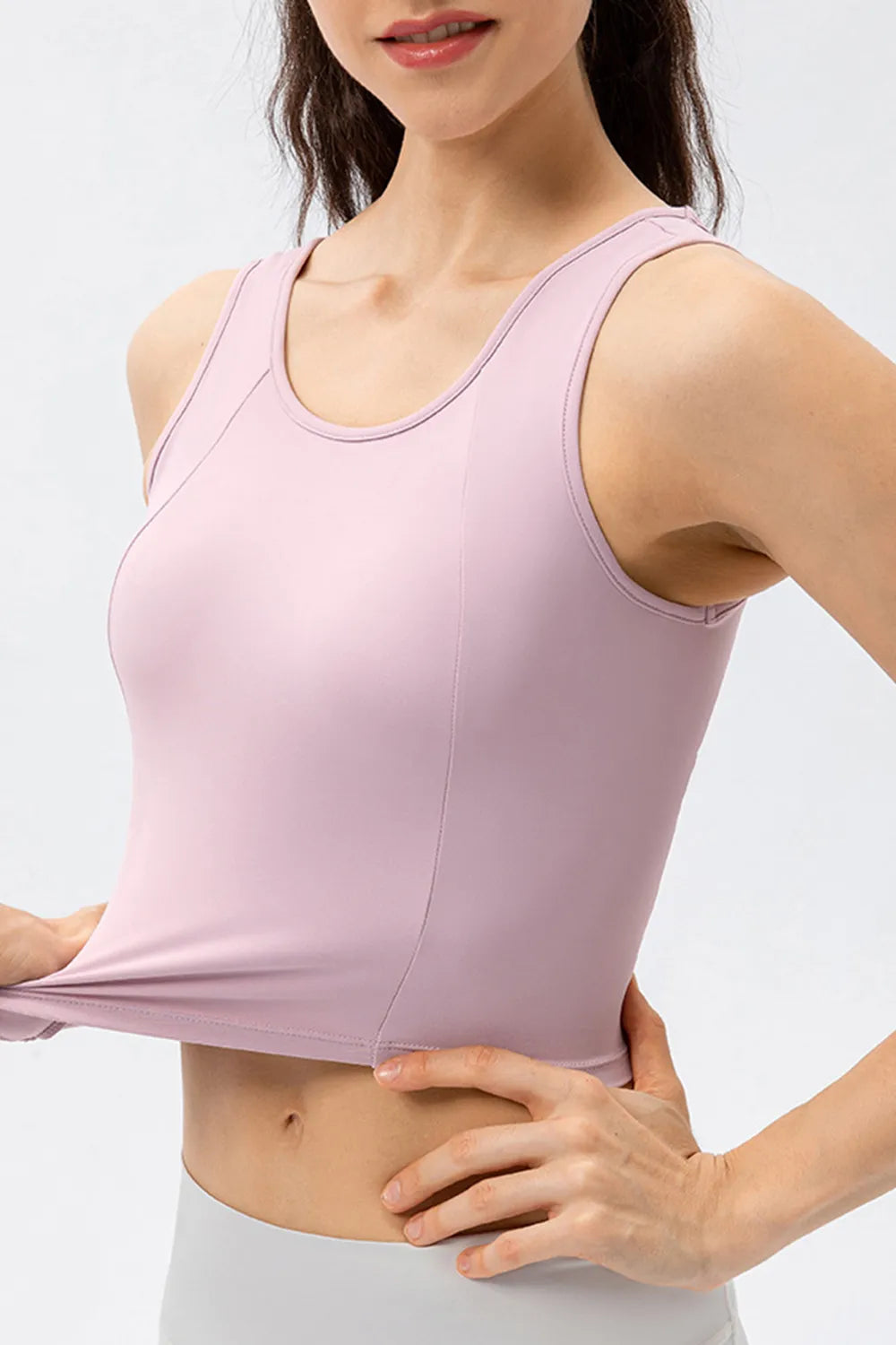 Lilac round-neck active tank top with wide straps, cropped fit