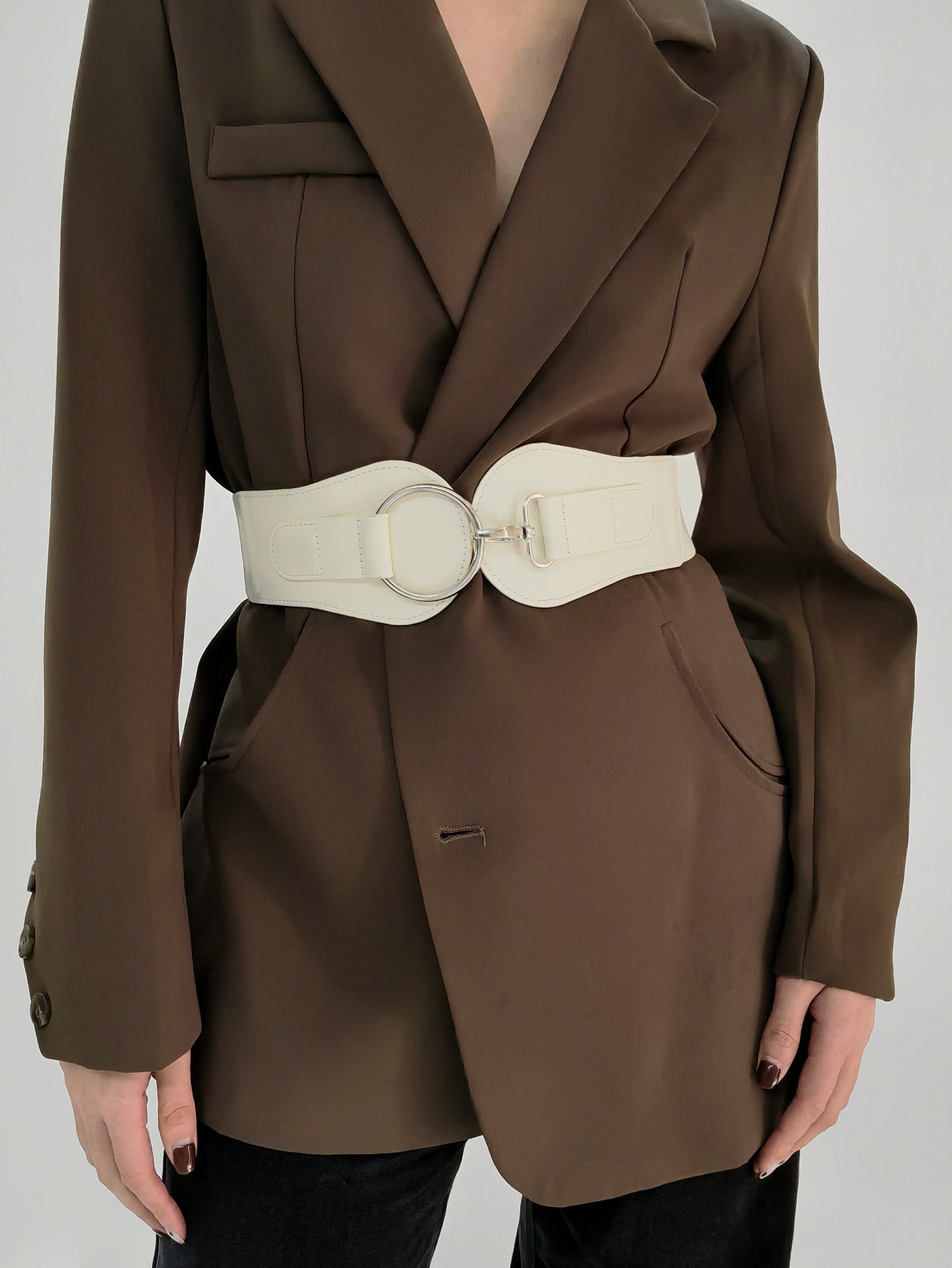 Wide elastic vegan leather belt in light white with oval front ring buckle