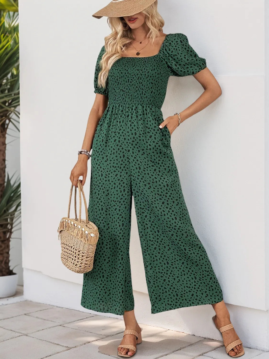 Printed square-neck puff-sleeve jumpsuit in dark green, short sleeves, wide-leg pants