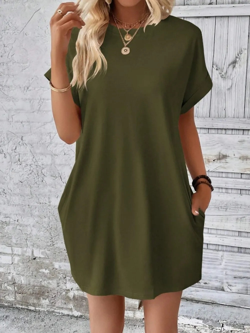 Army green pocketed round-neck short-sleeve dress with relaxed fit and side pockets