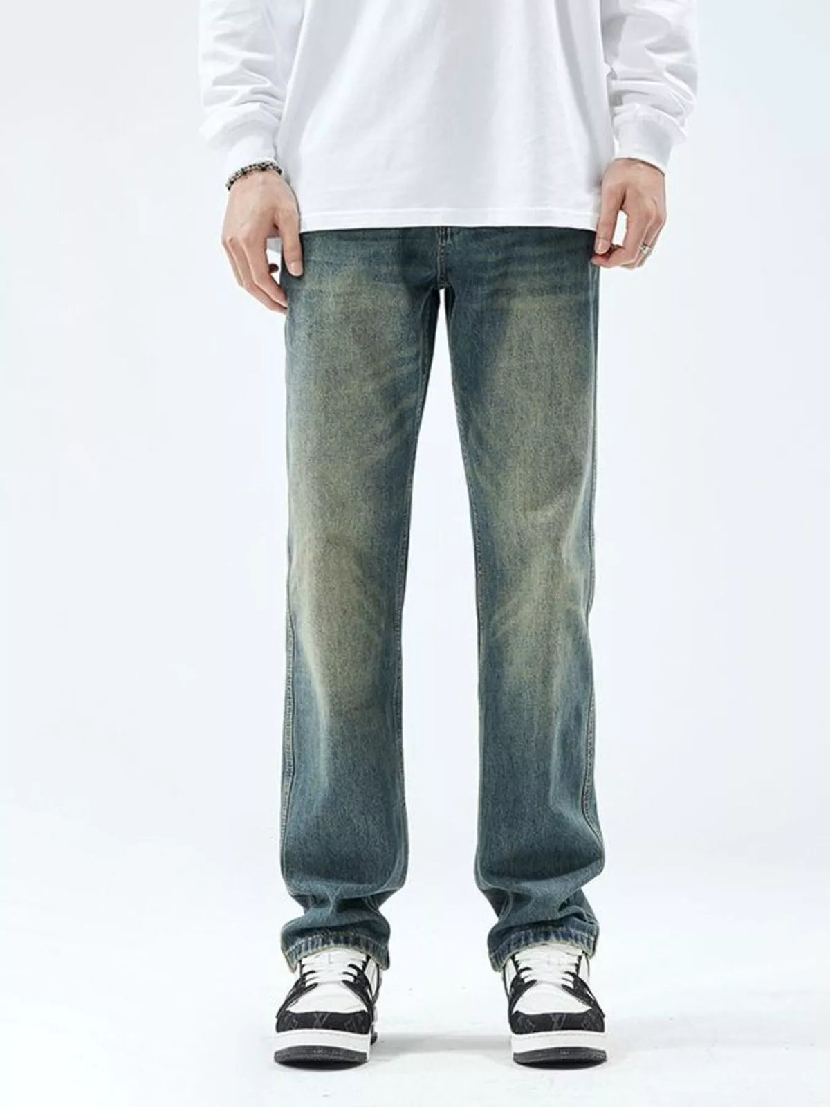 Men's slim-fit washed stretch jeans, vintage blue denim with tapered leg