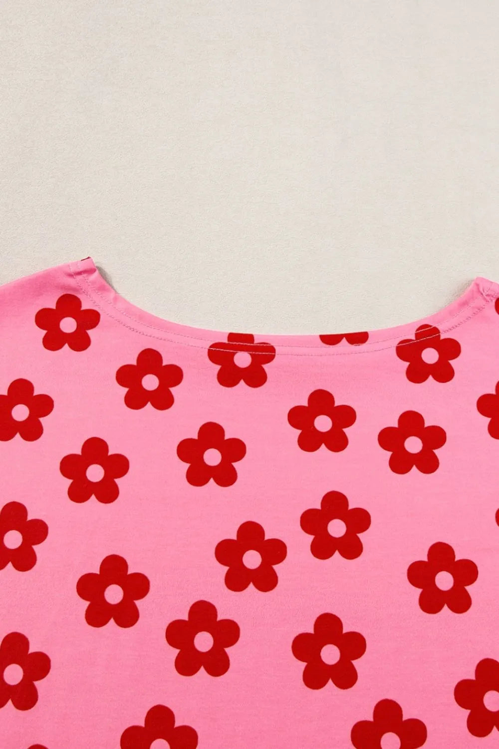 Coral floral cropped tee with short sleeves