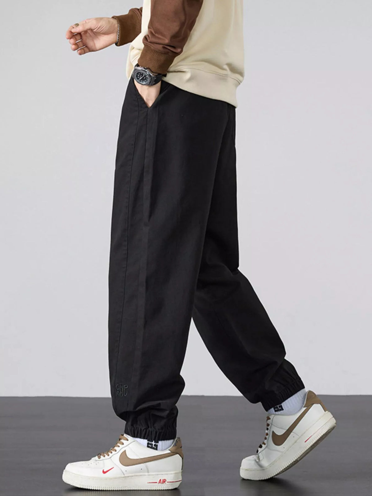 Men's casual loose-fit black jogger pants with drawstring and tapered hem