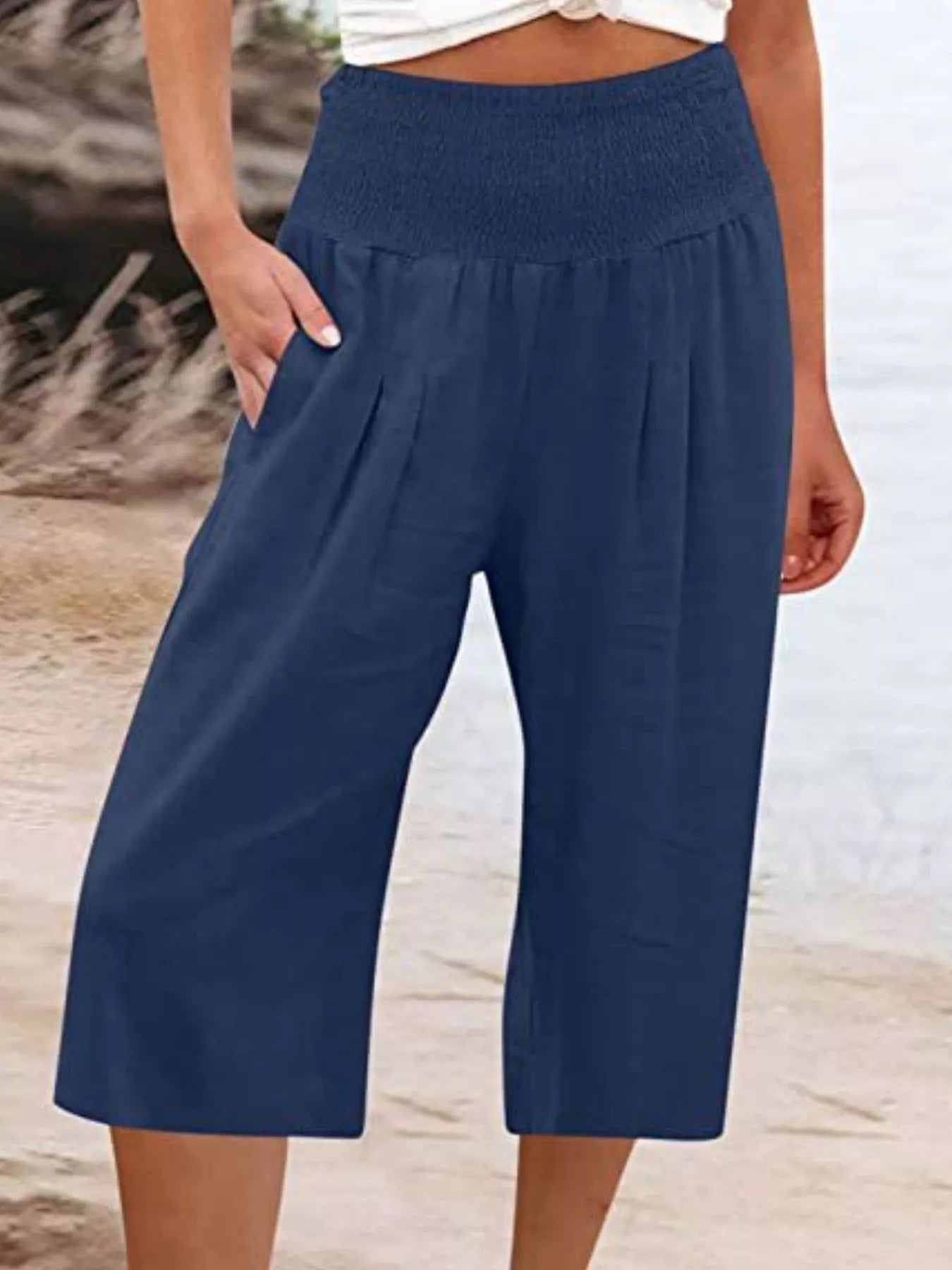 Smocked wide-leg capri pants in dark blue with side pockets