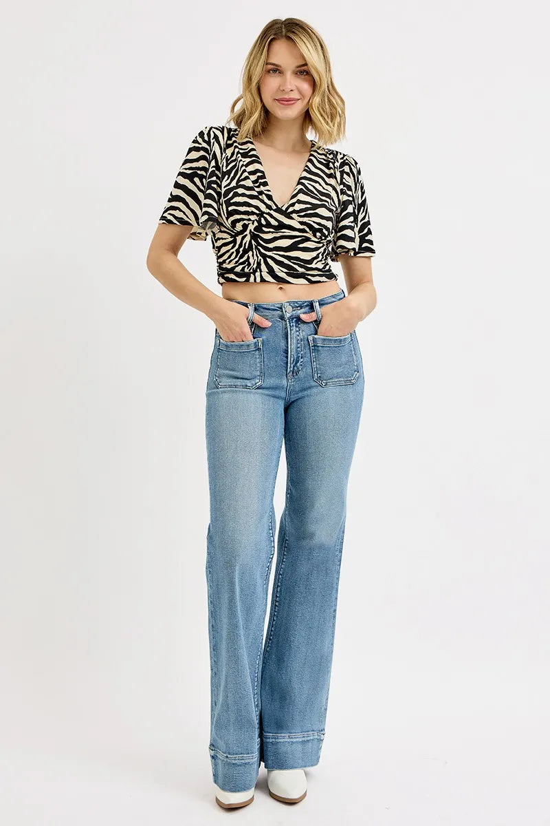 High-rise wide-leg jeans in light blue wash with patch pockets and belt loops