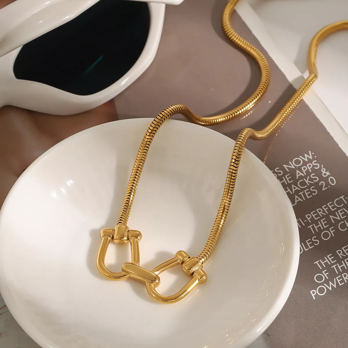 Gold-plated rope chain necklace with U-shaped horseshoe link pendant centerpiece