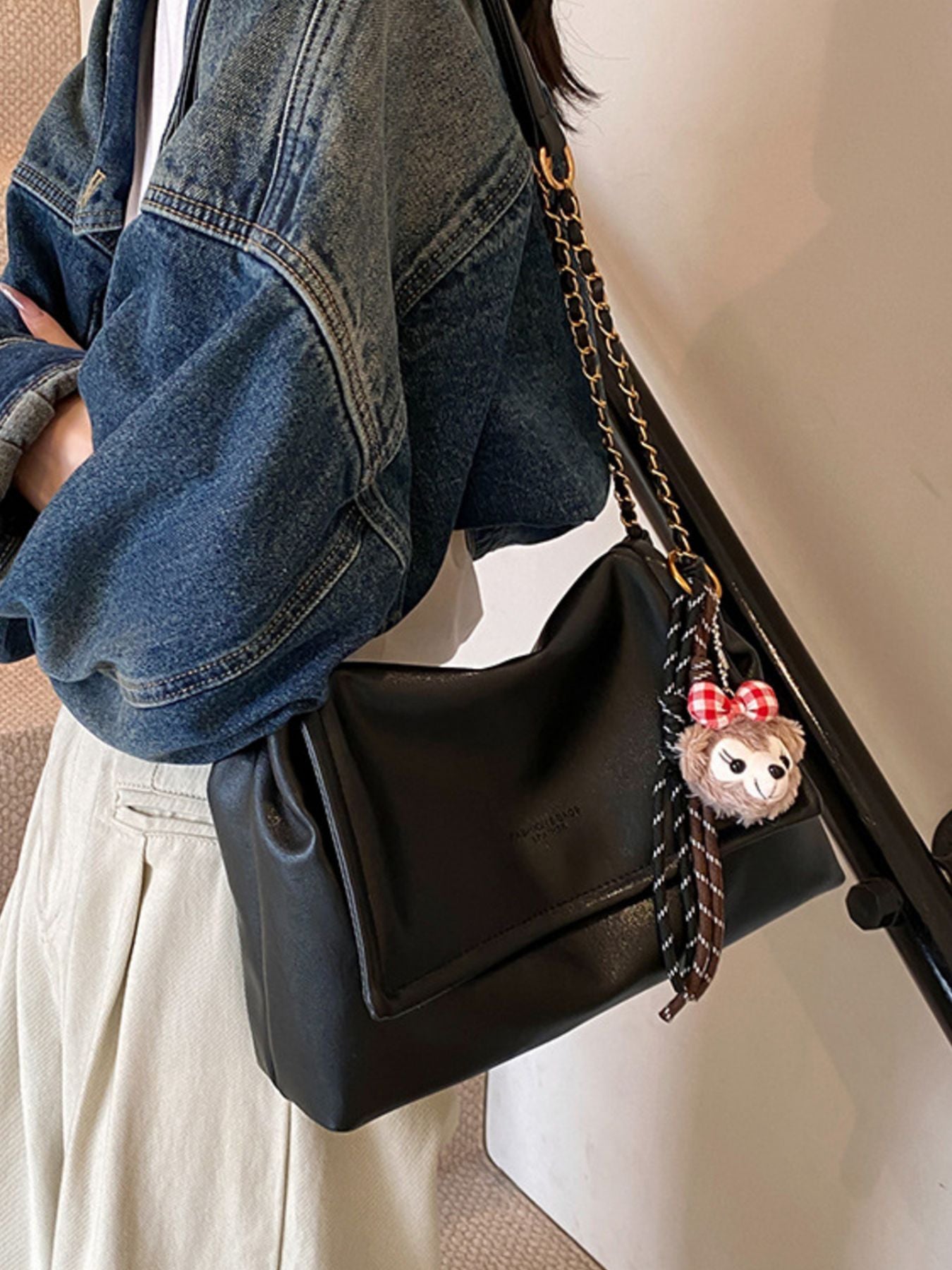 Trendsi Flap Chain Shoulder Bag, black PU, medium with gold-tone chain strap