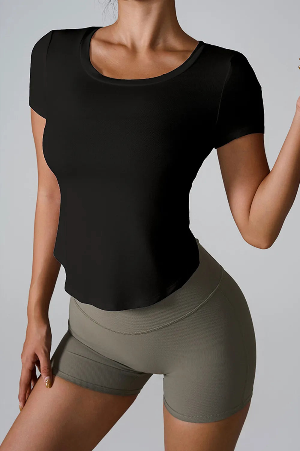 Black active t-shirt with round neck and short sleeves