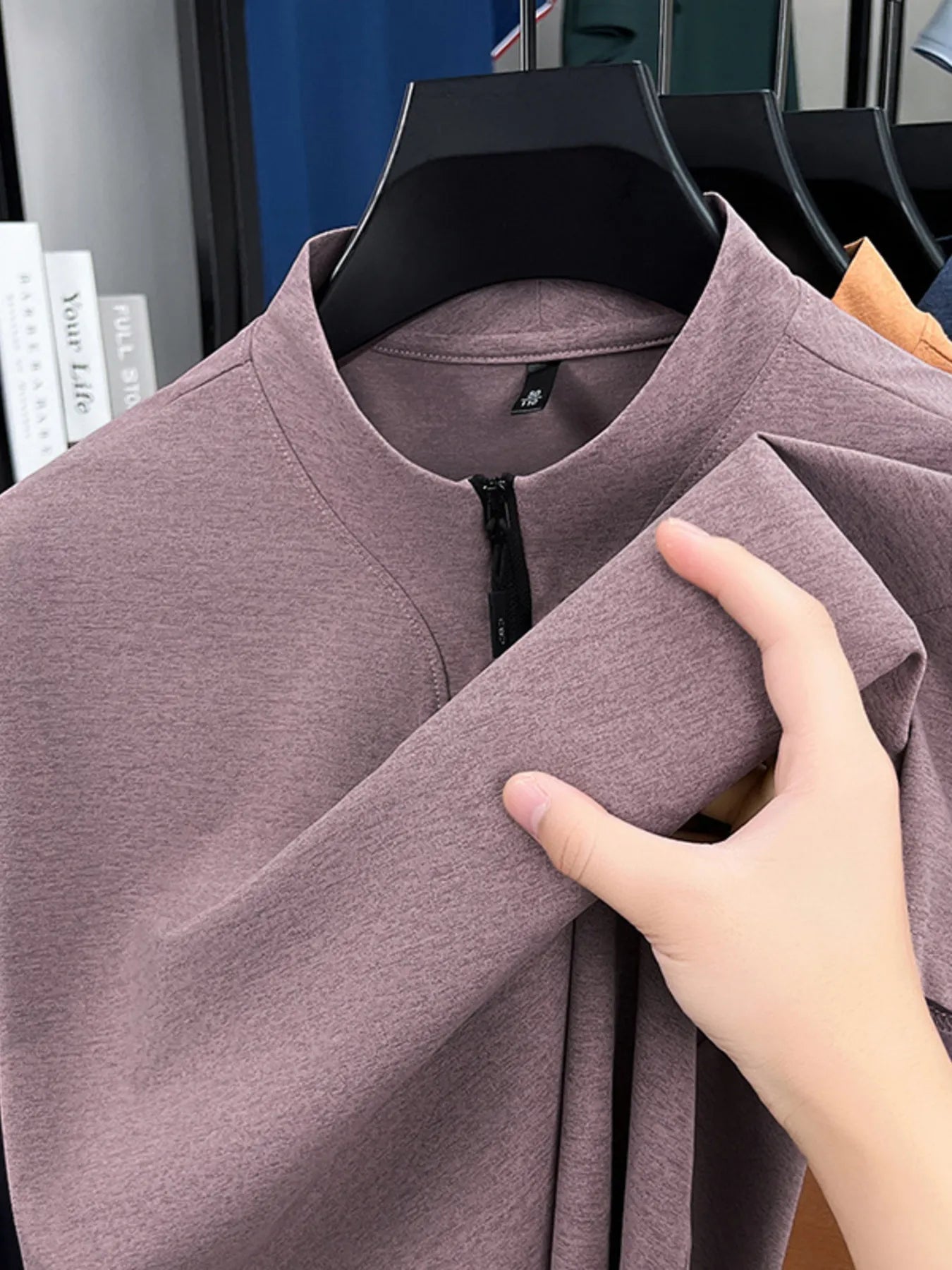 Men's quarter-zip short-sleeve top, heather mauve, collar and zipper close-up