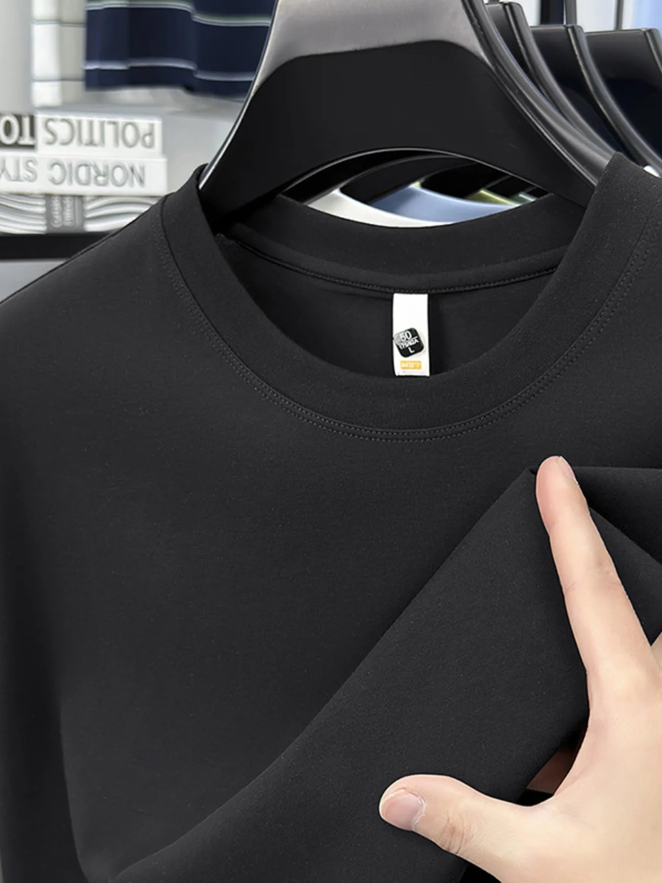 Men's round-neck short-sleeve T-shirt, black