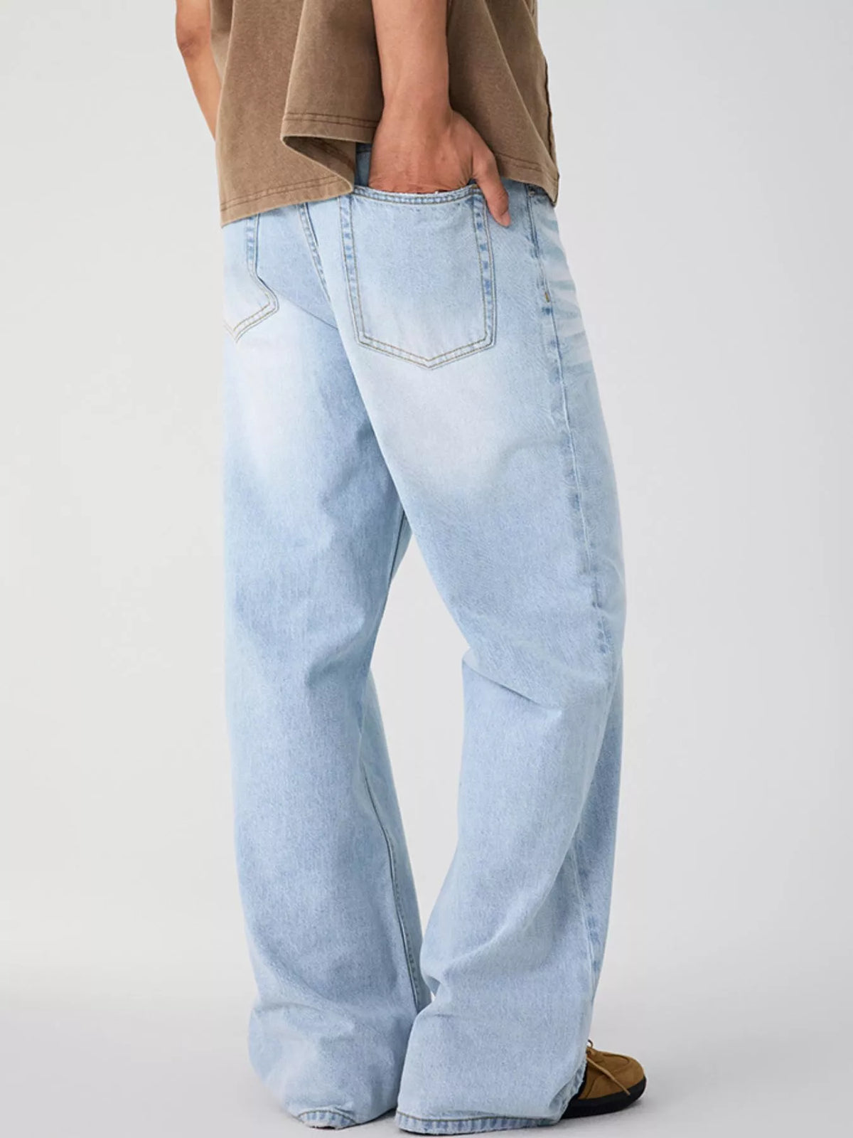 Wide-leg washed denim jeans, light blue with back patch pocket and relaxed waist