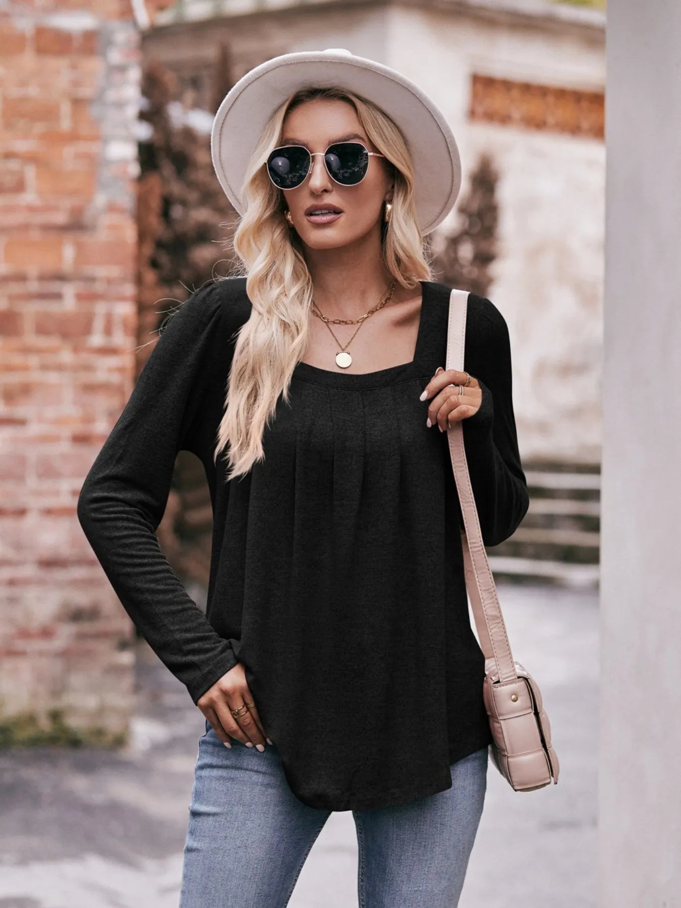 Black square-neck long-sleeve T-shirt with long sleeves and gathered front panel