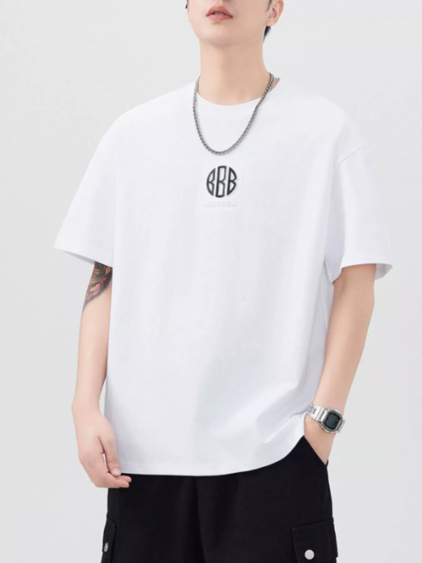 White men's plus size round-neck short-sleeve T-shirt with chest logo