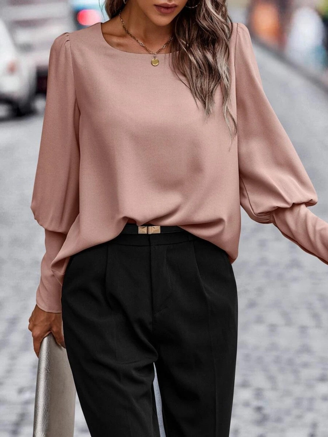 Dusty pink round-neck blouse with lantern sleeves