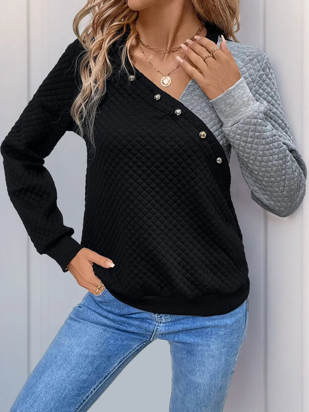 Contrast long-sleeve sweatshirt with button placket, black quilted and gray contrast sleeves