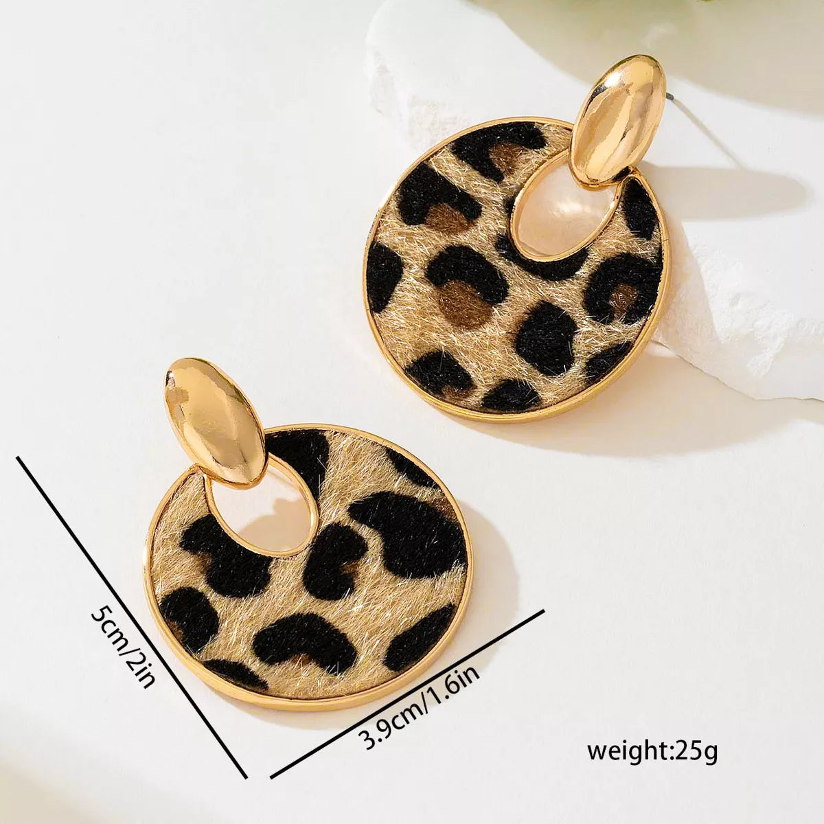 Leopard circle dangle earrings with size arrows and 25g weight label