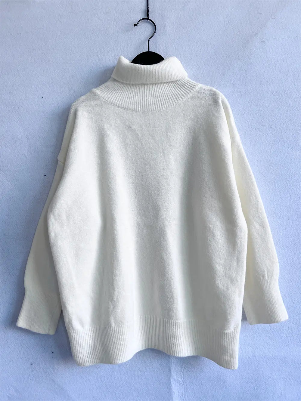 Turtleneck long-sleeve sweater in white, ribbed collar with folded turtleneck.