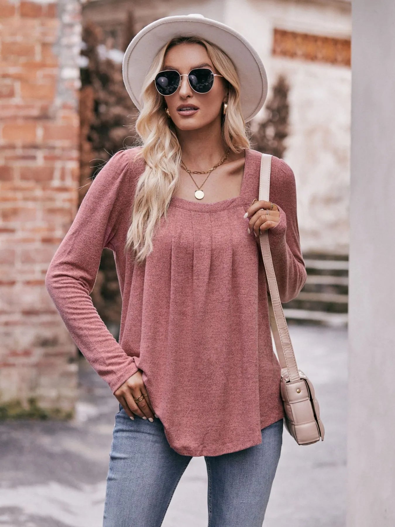 Dusty rose square-neck long sleeve T-shirt with wide neckline and long sleeves