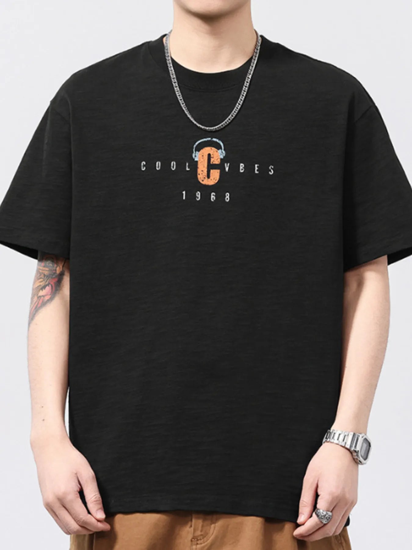 Men's plus size T-shirt, black, round neck, short sleeves, front chest logo