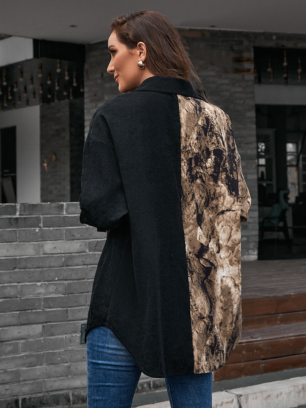 Collared contrast shirt back, black with beige patterned yoke and panel